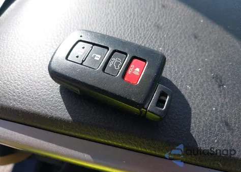 2017 Toyota Rav4 Hybrid Limited z USA, uszkodzony, nr VIN JTMDJREV2HD150610